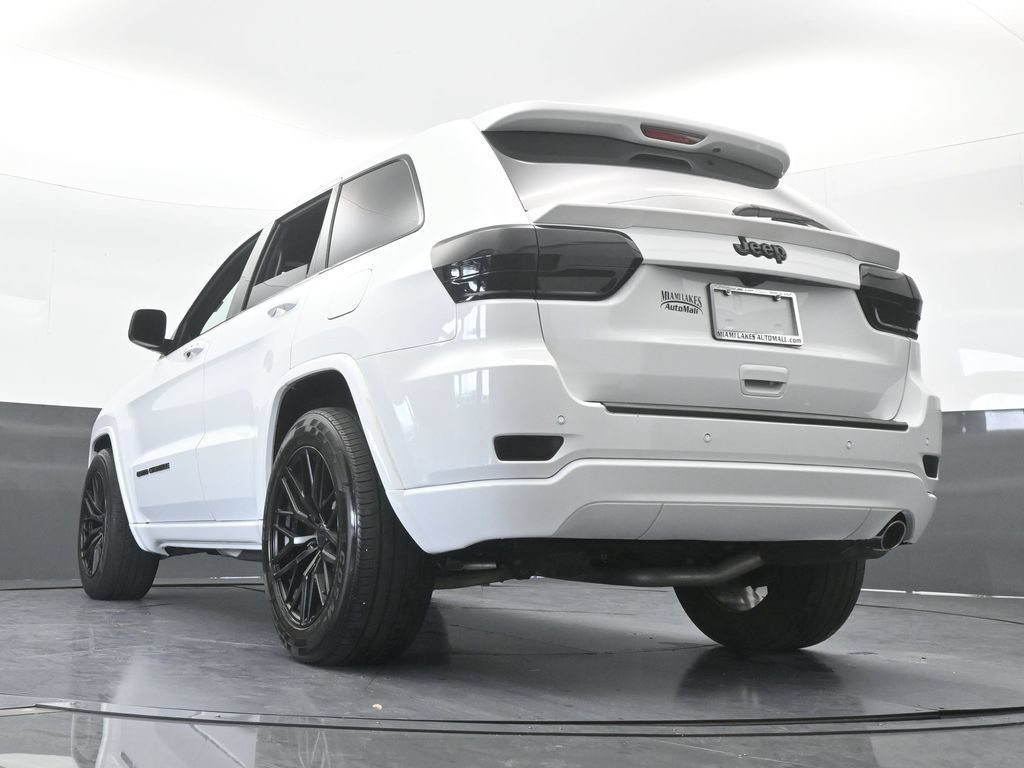 Used 2018 Jeep Grand Cherokee Altitude RWD image 56