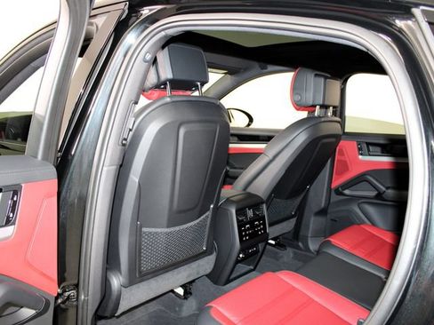 Certified 2026 Porsche Cayenne S AWD/4WD image 20