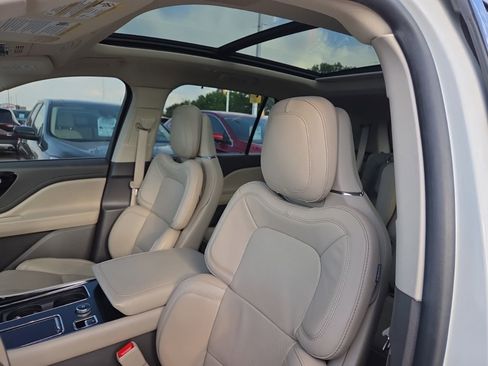 Used 2022 Lincoln Aviator Reserve w/ Equipment Group 201A AWD/4WD image 9