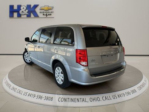 Used 2018 Dodge Grand Caravan SE FWD image 4