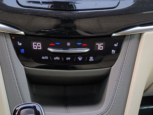 Certified 2022 Cadillac XT6 Premium Luxury w/ Technology Package image 4