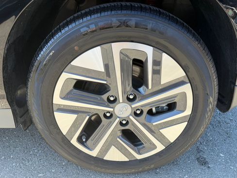 Used 2023 Hyundai Kona Limited FWD image 50