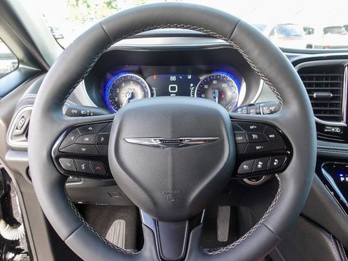 Used 2026 Chrysler Pacifica Limited w/ S Appearance Package FWD image 12