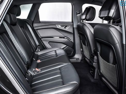 Used 2024 Audi Q4 e-tron Premium Plus image 23