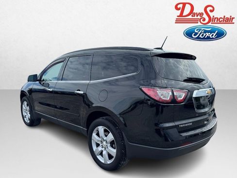 Used 2017 Chevrolet Traverse LT w/ Style and Technology Package FWD image 9