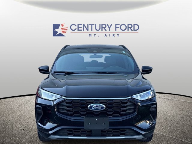 Used 2024 Ford Escape ST-Line w/ Tech Pack #1 AWD/4WD image 2