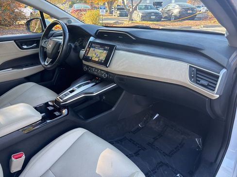 Used 2018 Honda Clarity Touring image 32