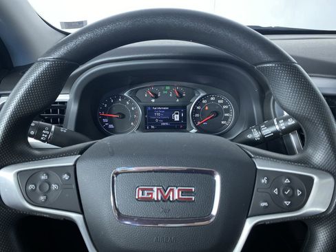 Certified 2023 GMC Acadia SLE w/ Driver Convenience Package image 3