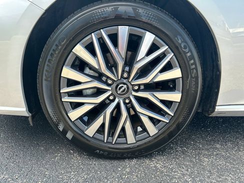 Used 2025 Nissan Altima 2.5 SV FWD image 30