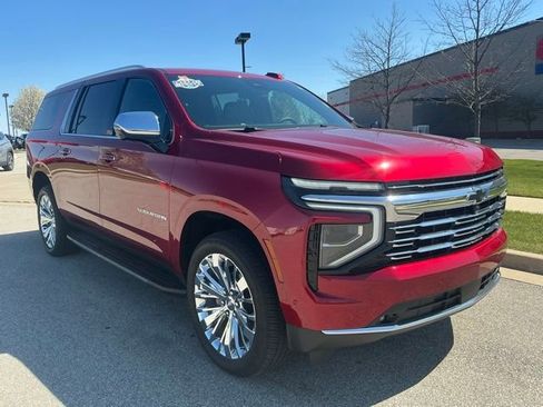 Used 2025 Chevrolet Suburban Premier AWD/4WD image 2