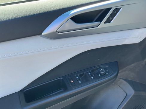 Certified 2025 Volkswagen Taos SE w/ Panoramic Sunroof Package image 11