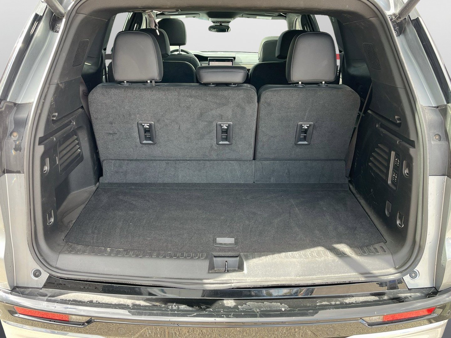 Used 2024 GMC Acadia Denali FWD image 28