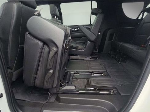 Used 2022 GMC Yukon XL Denali image 9