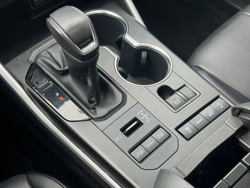 Used 2021 Toyota Highlander XLE image 32