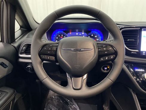 Used 2025 Chrysler Pacifica Limited w/ Uconnect Theater Family Group AWD/4WD image 13