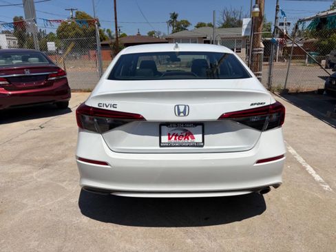 Used 2022 Honda Civic Sport image 4