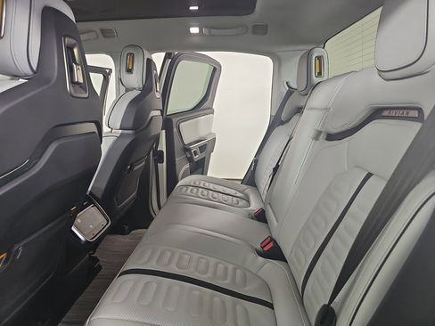 Used 2022 Rivian R1T Adventure image 22