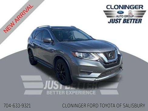 Used 2018 Nissan Rogue SV w/ Premium Package image 1