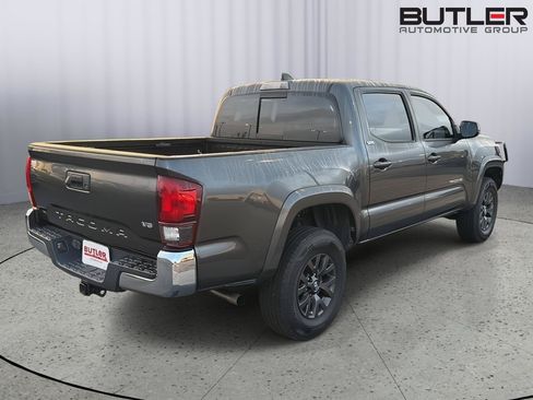 Used 2020 Toyota Tacoma SR5 RWD image 6