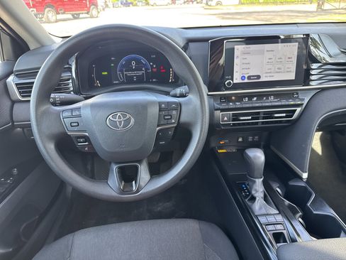Used 2025 Toyota Camry LE FWD image 12