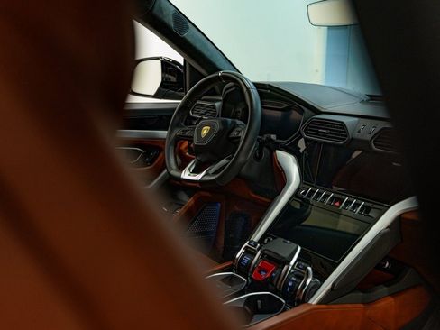 Used 2021 Lamborghini Urus image 36