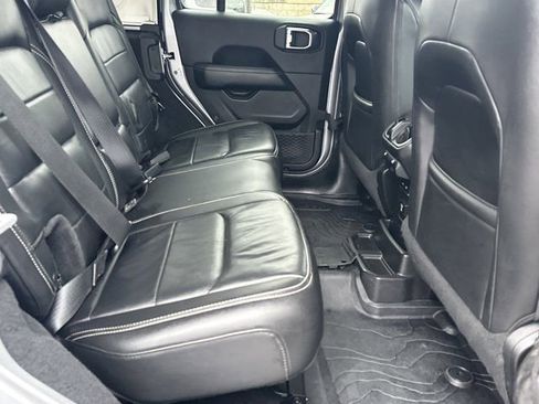 Used 2018 Jeep Wrangler Unlimited Sahara image 20