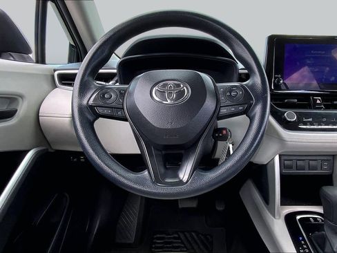 Used 2024 Toyota Corolla Cross L FWD image 6