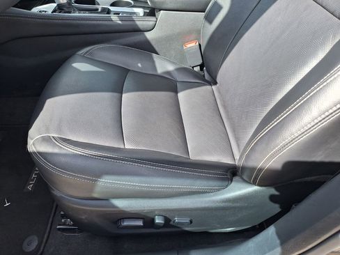 Used 2025 Nissan Altima 2.5 SL image 32