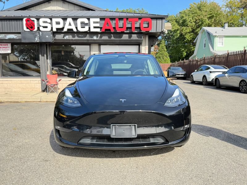 Used 2023 Tesla Model Y Long Range AWD/4WD image 2
