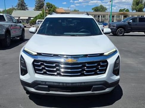 Used 2025 Chevrolet Equinox LT w/ Convenience Package II AWD/4WD image 3