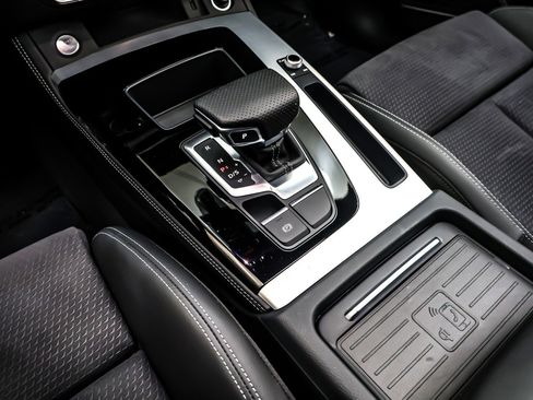 Used 2024 Audi Q5 e Prestige w/ Prestige Package image 7