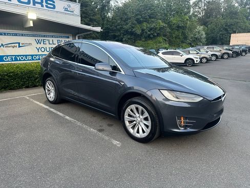 Used 2017 Tesla Model X 75D AWD/4WD image 3