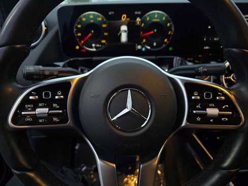 Used 2023 Mercedes-Benz GLA 250 4MATIC image 25