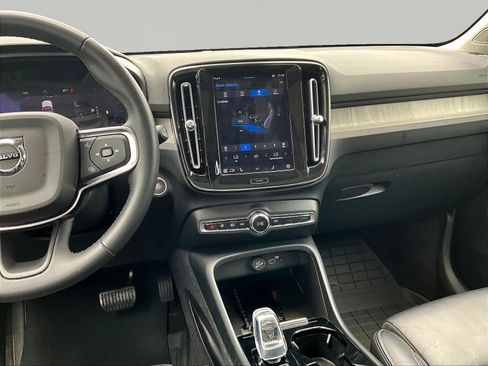Used 2023 Volvo XC40 B5 Plus AWD/4WD image 9