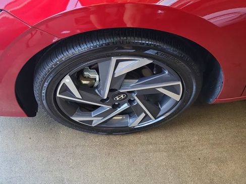 Used 2025 Hyundai Elantra SEL FWD image 3