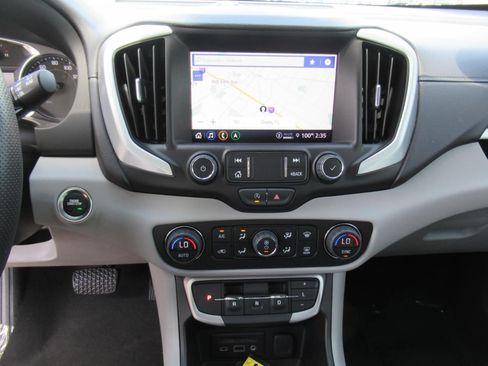 Used 2024 GMC Terrain SLE w/ Driver Convenience Package FWD image 24