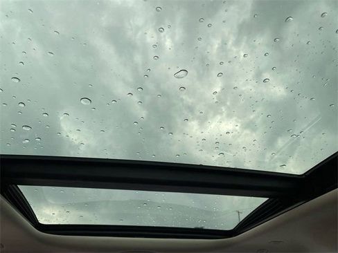 Used 2023 Chrysler Pacifica Limited image 15