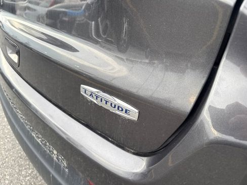 Used 2023 Jeep Compass Latitude image 10