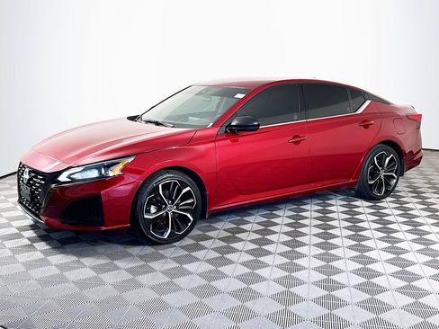 Used 2023 Nissan Altima 2.5 SR FWD image 4