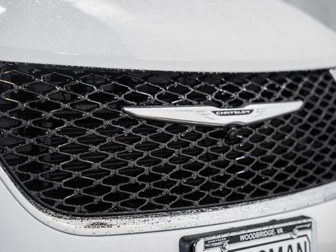 New 2026 Chrysler Pacifica Select image 10