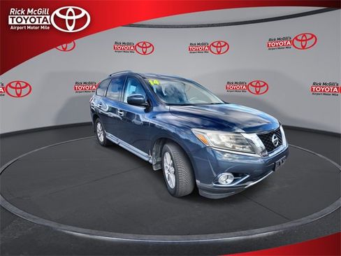 Used 2014 Nissan Pathfinder SL w/ SL Tech Package image 2