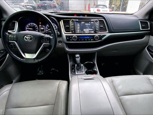 Used 2017 Toyota Highlander Limited Platinum image 15
