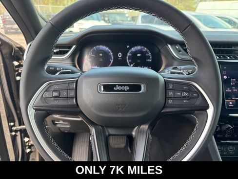 Used 2025 Jeep Grand Cherokee Laredo X AWD/4WD image 14