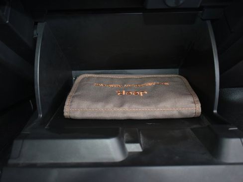 Used 2016 Jeep Renegade 75th Anniversary image 43