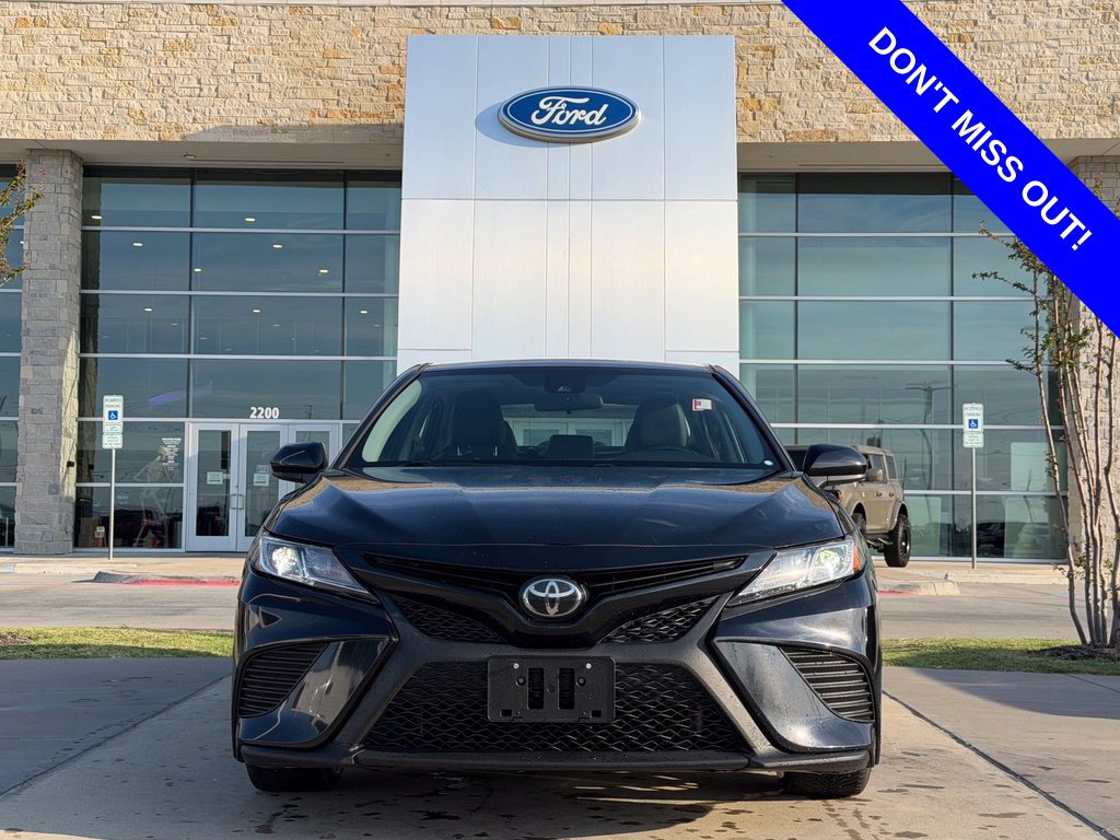 Used 2019 Toyota Camry SE FWD image 2