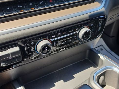 Used 2022 Chevrolet Silverado 1500 High Country image 26