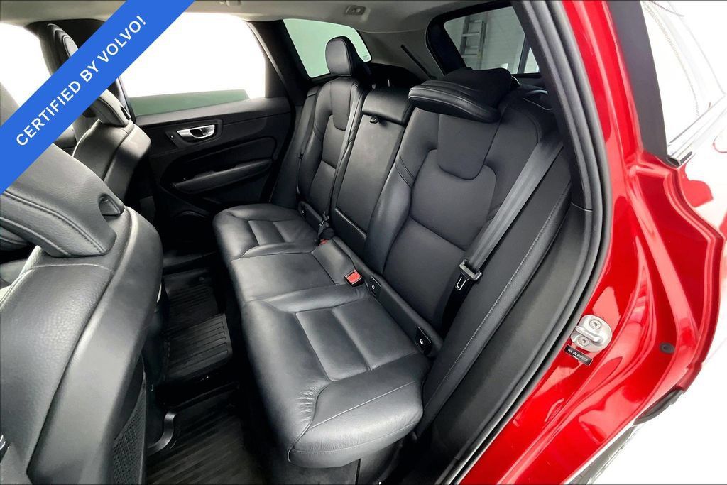 Certified 2024 Volvo XC60 B5 Plus w/ Protection Package Premier AWD/4WD image 34