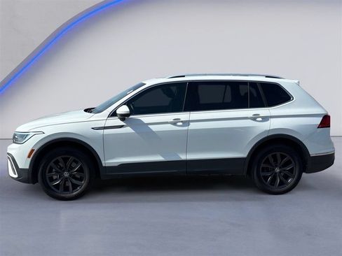 Used 2022 Volkswagen Tiguan SE FWD image 3