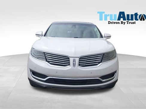 Used 2016 Lincoln MKX Reserve w/ Luxury Package FWD image 2