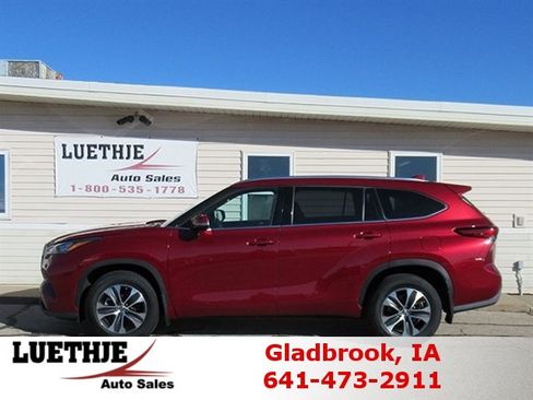 Used 2020 Toyota Highlander XLE image 1